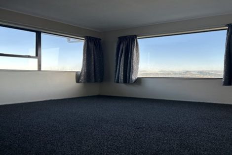 Photo of property in 6 Stroud Way, Newlands, Wellington, 6037