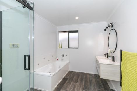 Photo of property in 117 Baverstock Road, Flat Bush, Auckland, 2016