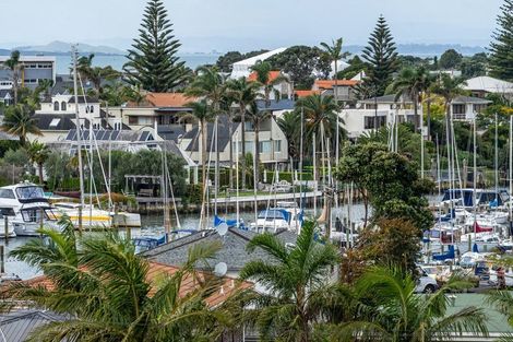 Photo of property in 1/21 Commodore Parry Road, Castor Bay, Auckland, 0620