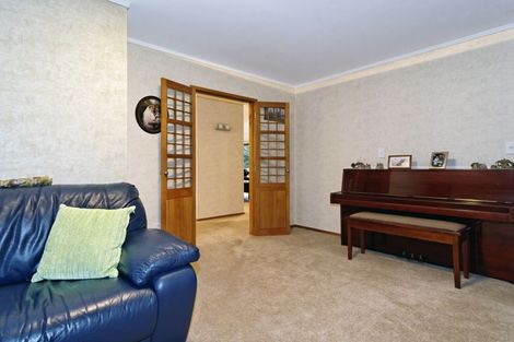 Photo of property in 8a Woodfern Crescent, Titirangi, Auckland, 0604