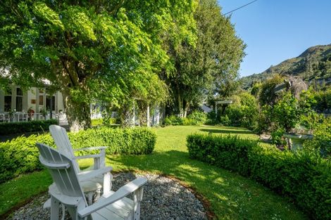 Photo of property in 30 Main Road, Havelock, 7100