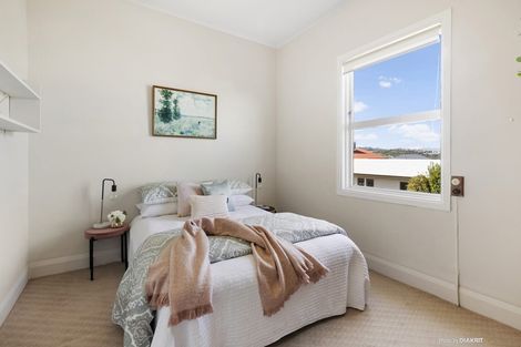 Photo of property in 15 Naughton Terrace, Kilbirnie, Wellington, 6022