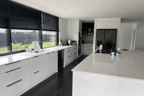 Photo of property in 35 Vogwill Road, Kumeu, 0810