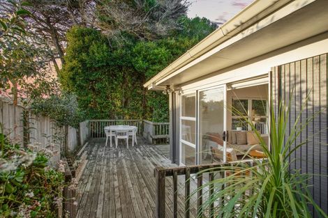 Photo of property in 28b Kathleen Street, Totara Vale, Auckland, 0627