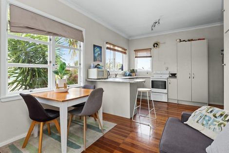 Photo of property in 18 Avenue Road, Greenmeadows, Napier, 4112