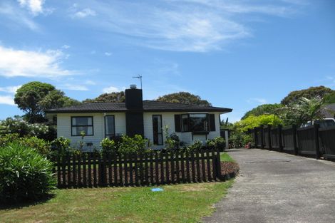 Photo of property in 6 Hosking Place, Clarks Beach, 2122