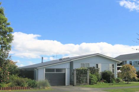 Photo of property in 17 Regents Grove, Richmond Heights, Taupo, 3330