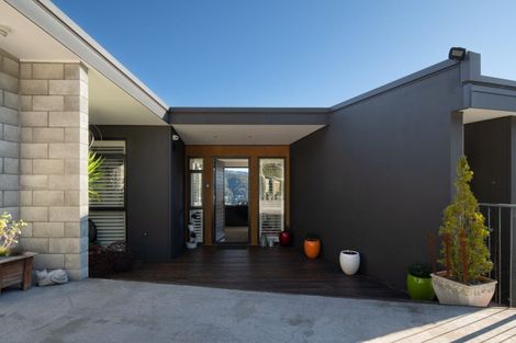 Photo of property in 27 Amelia Crescent, Waikawa, Picton, 7220