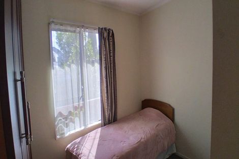 Photo of property in 78 Totaravale Drive, Totara Vale, Auckland, 0629