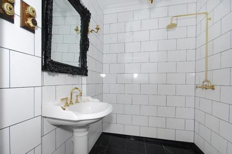 Photo of property in 18 Nikau Street, Eastbourne, Lower Hutt, 5013