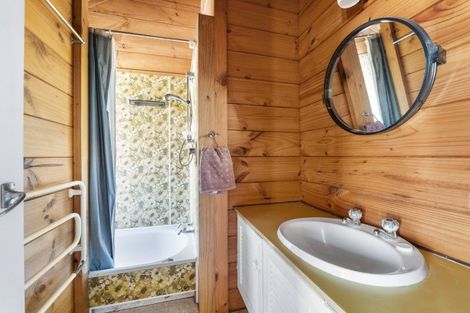 Photo of property in 14 Fairfax Terrace, Frankleigh Park, New Plymouth, 4310