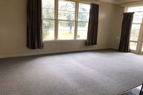 Photo of property in 4/2 Godley Road, Green Bay, Auckland, 0604