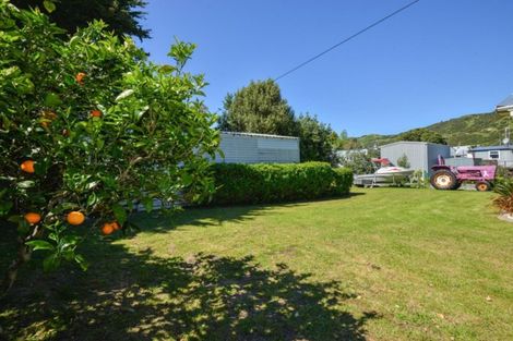 Photo of property in 121 Newcastle Street, Mahia, 4198
