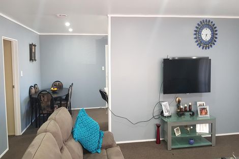 Photo of property in 2/13 Bunnythorpe Road, Papakura, 2110