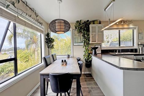 Photo of property in 131 Chelsea View Drive, Chatswood, Auckland, 0626