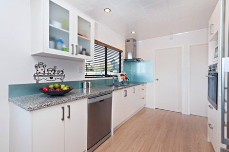 Photo of property in 13 Gosford Drive, Botany Downs, Auckland, 2010