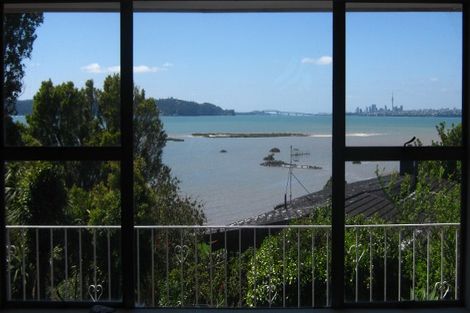 Photo of property in 2/46 Gill Avenue, Te Atatu Peninsula, Auckland, 0610