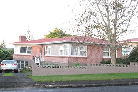 Photo of property in 32 Lynmore Drive, Hillpark, Auckland, 2102