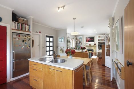 Photo of property in 18 Derwent Crescent, Titirangi, Auckland, 0604