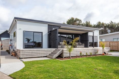 Photo of property in 30 Tairua Palms Place, Tairua, 3508