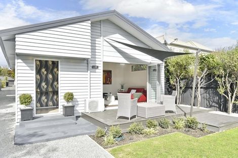Photo of property in 15 Hargest Crescent, Sydenham, Christchurch, 8023