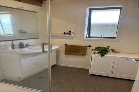 Photo of property in 41 Riversdale Drive, Merrilands, New Plymouth, 4312