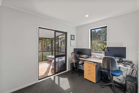 Photo of property in 24 Pukeroa Place, Papakura, 2110