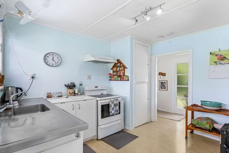 Photo of property in 70 Buscomb Avenue, Henderson, Auckland, 0610