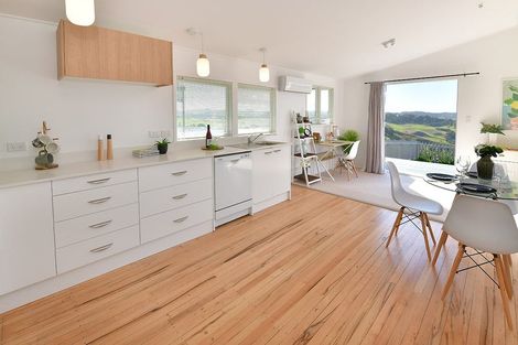 Photo of property in 21 Shine Road, South Head, Helensville, 0874