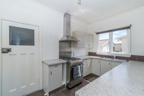 Photo of property in 18 Kowhai Avenue, Takaro, Palmerston North, 4410