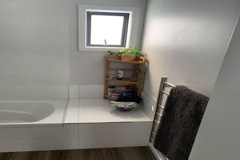 Photo of property in 29b Glanmire Road, Newlands, Wellington, 6037