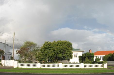 Photo of property in 41a Mellons Bay Road, Mellons Bay, Auckland, 2014