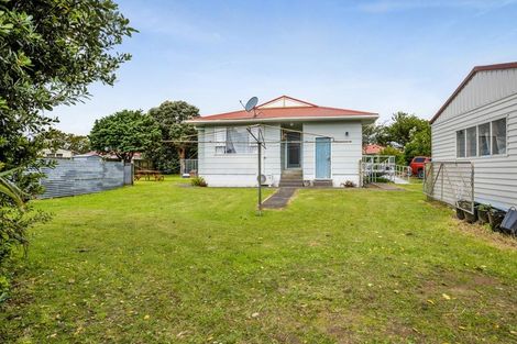 Photo of property in 9 Hughson Place, Opunake, 4616