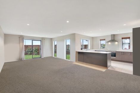 Photo of property in 72 Shillingford Boulevard, Rolleston, 7615