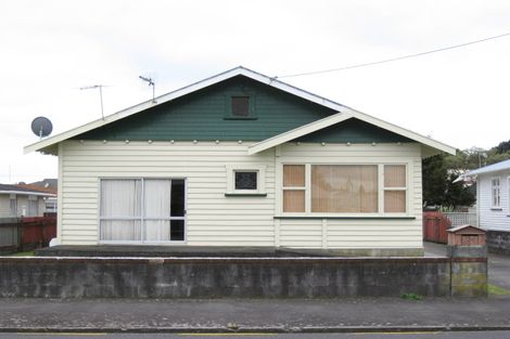 Photo of property in 11 Clemow Road, Fitzroy, New Plymouth, 4312