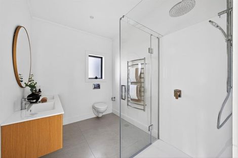 Photo of property in 5 Holiday Road, Milford, Auckland, 0620