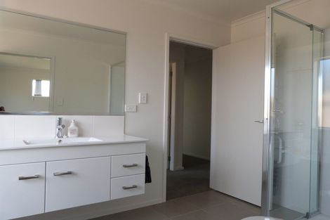 Photo of property in 43 Kowi Lakes Drive, One Tree Point, 0118