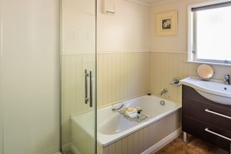 Photo of property in 29 Rona Street, Eastbourne, Lower Hutt, 5013