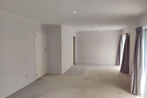 Photo of property in 60 Lewisham Street, Highland Park, Auckland, 2010