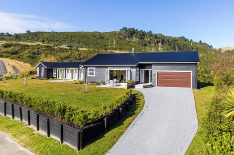 Photo of property in 1 Peregrine Place, Kinloch, Taupo, 3377