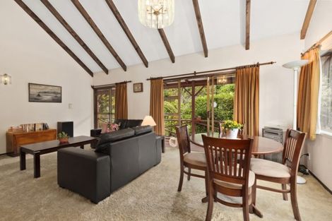 Photo of property in 2/1 Trelawny Place, Hillcrest, Auckland, 0627