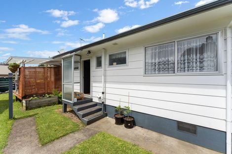 Photo of property in 6 Waterloo Place, Westown, New Plymouth, 4310