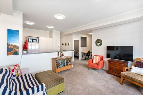 Photo of property in 17 Kent Terrace - Kent Apartments, 5c/16 Kent Terrace, Mount Victoria, Wellington, 6011
