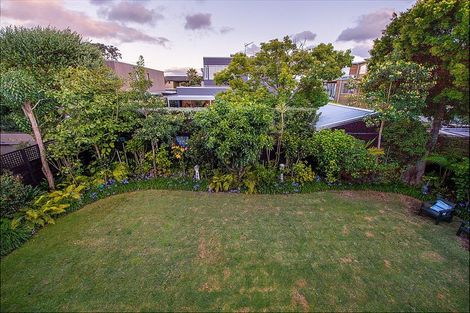 Photo of property in 27 Ocean View Road, Milford, Auckland, 0620