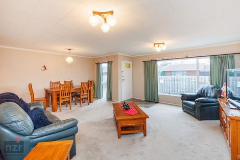 Photo of property in 4 Chertsey Court, Roslyn, Palmerston North, 4414