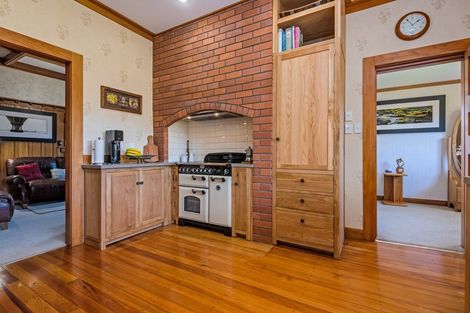 Photo of property in 379 Featherston Street, Palmerston North, 4414