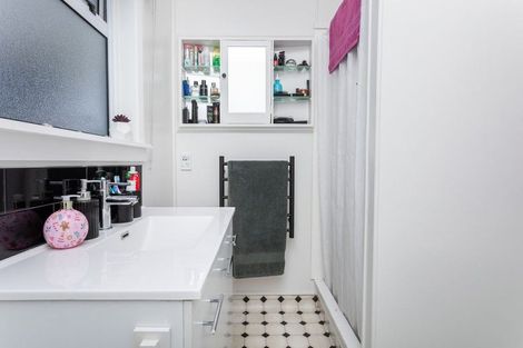 Photo of property in 35 Guy Street, Dannevirke, 4930