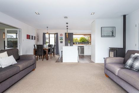 Photo of property in 8 Goodall Place, Redwood, Christchurch, 8051