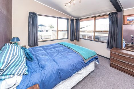 Photo of property in 64 Hinau Street, Castlecliff, Whanganui, 4501
