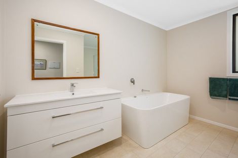 Photo of property in 3/84 Mana Esplanade, Paremata, Porirua, 5026